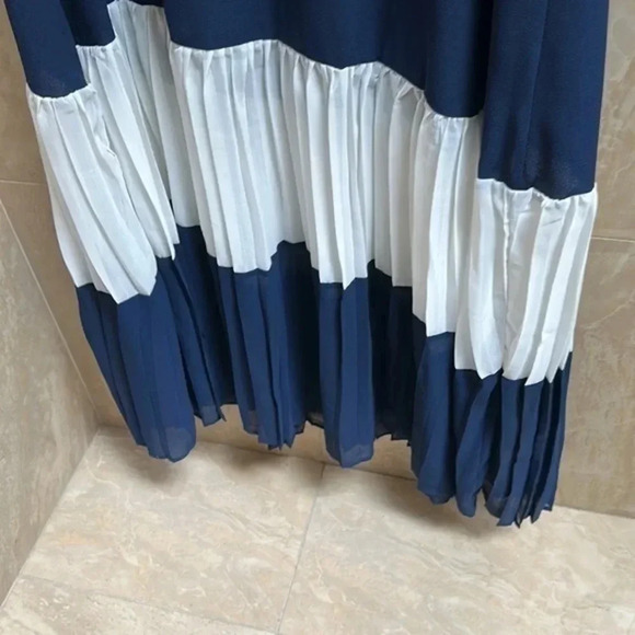 Maxi Dress Plus Size Xl-l Long Sleeve Flared PleatedNew without tag - Picture 6 of 6